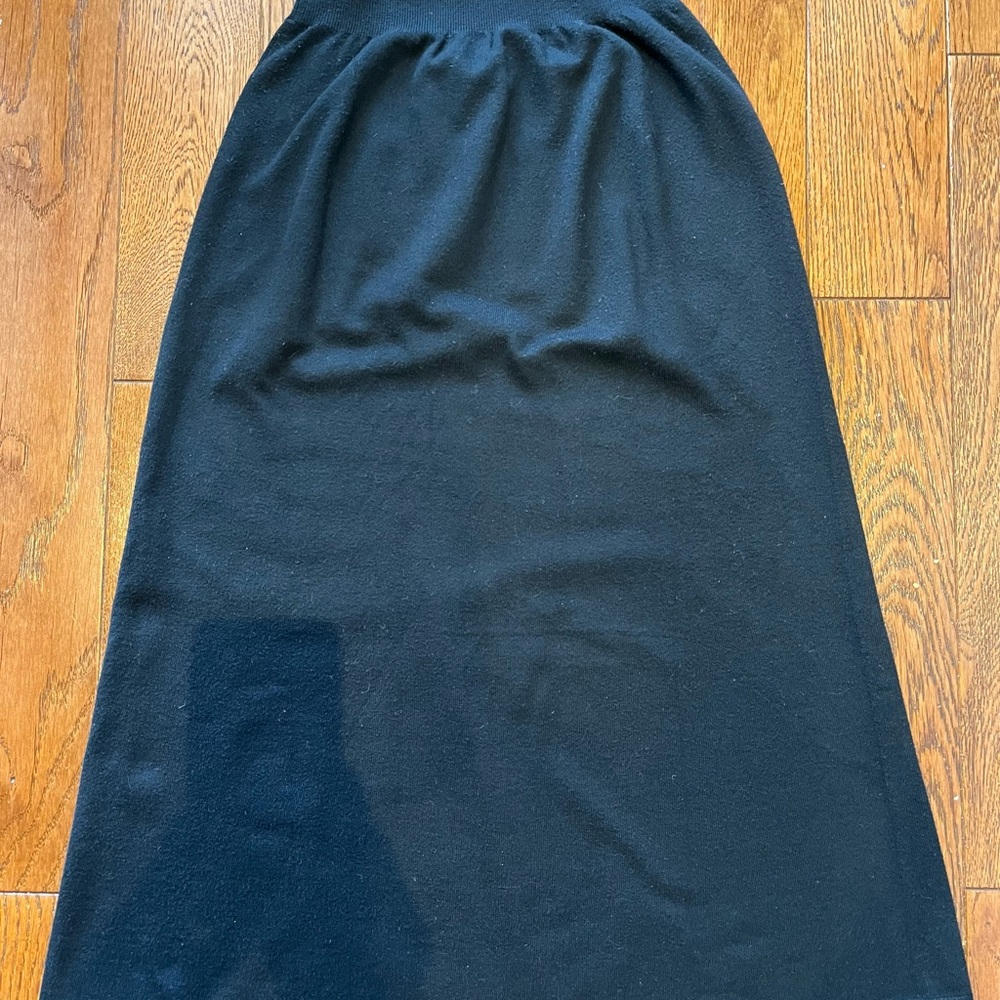 Uniqlo Black Midi A-Line Skirt for Casual Work
